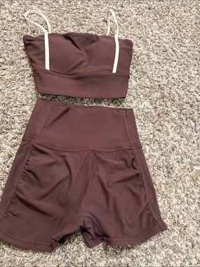 Ribbed High-Waist Bike Shorts in Chocolate Brown
